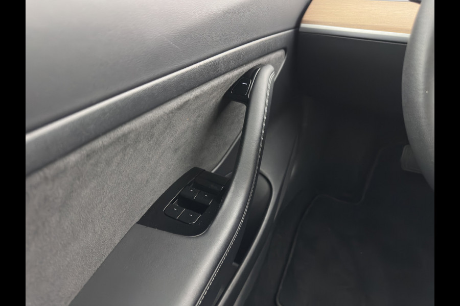 Tesla Model 3 Standard RWD Plus 60 kWh [ 3-Fase ] {SOH-86%} (INCL-BTW) Aut. *PANO | AUTO-PILOT | LEATHER | KEYLESS | FULL-LED | MEMORY-PACK | SURROUND-VIEW | DAB | CARPLAY | DIGI-COCKPIT | LANE-ASSIST | COMFORT-SEATS | 18"ALU*