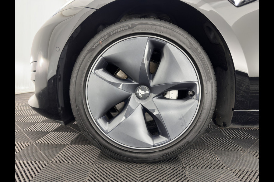 Tesla Model 3 Standard RWD Plus 60 kWh [ 3-Fase ] {SOH-86%} (INCL-BTW) Aut. *PANO | AUTO-PILOT | LEATHER | KEYLESS | FULL-LED | MEMORY-PACK | SURROUND-VIEW | DAB | CARPLAY | DIGI-COCKPIT | LANE-ASSIST | COMFORT-SEATS | 18"ALU*