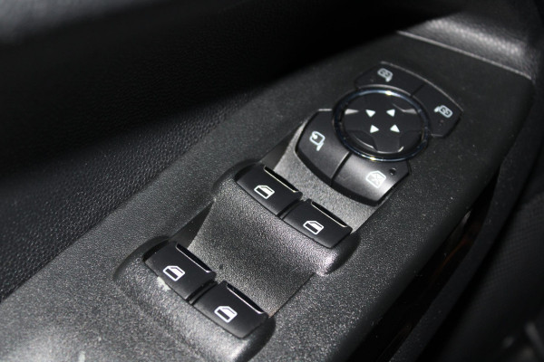 Ford EcoSport 1.0 EcoBoost ST-Line | Trekhaak | Camera | Navigatie | BLIS | B&O Sound | Winterpakket | Climate Control | Cruise Control