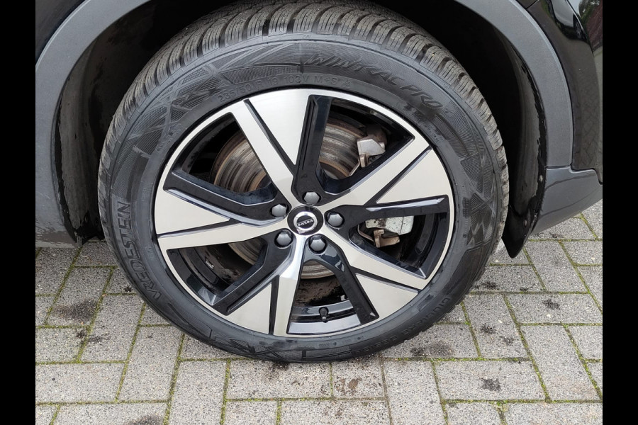 Volvo XC40 Recharge P8 AWD 408pk R-Design SOH 90% Adap.Cruise Navi Ecc Camera Apple Carplay Android Auto Pdc Stoelverwarming Lmv 19" Privacy Glas Google Maps DAB+ Origineel Nederlandse Auto Nieuwprijs  €59.825,- Export - Handel