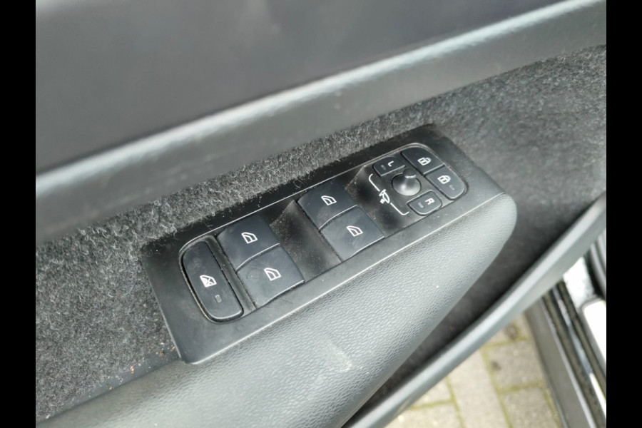 Volvo XC40 Recharge P8 AWD 408pk R-Design SOH 90% Adap.Cruise Navi Ecc Camera Apple Carplay Android Auto Pdc Stoelverwarming Lmv 19" Privacy Glas Google Maps DAB+ Origineel Nederlandse Auto Nieuwprijs  €59.825,- Export - Handel