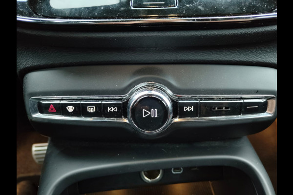 Volvo XC40 Recharge P8 AWD 408pk R-Design SOH 90% Adap.Cruise Navi Ecc Camera Apple Carplay Android Auto Pdc Stoelverwarming Lmv 19" Privacy Glas Google Maps DAB+ Origineel Nederlandse Auto Nieuwprijs  €59.825,- Export - Handel