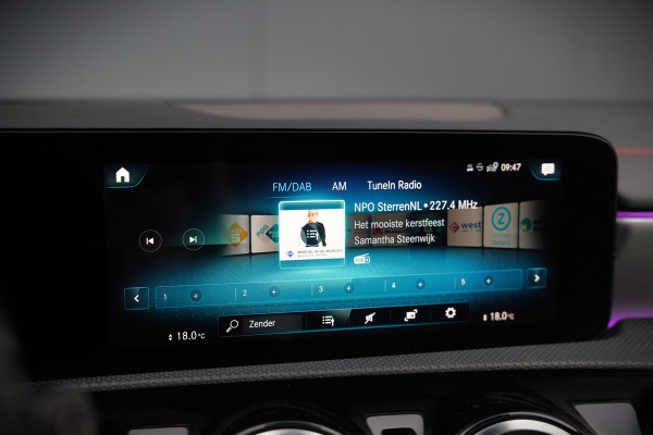 Mercedes-Benz CLA-Klasse 200 Business Solution AMG | Panoramadak | Stoelverwarming | Keyless | Memory Seats | Cruise Control | Ambiance verlichting | Camera | Parkeersensoren |