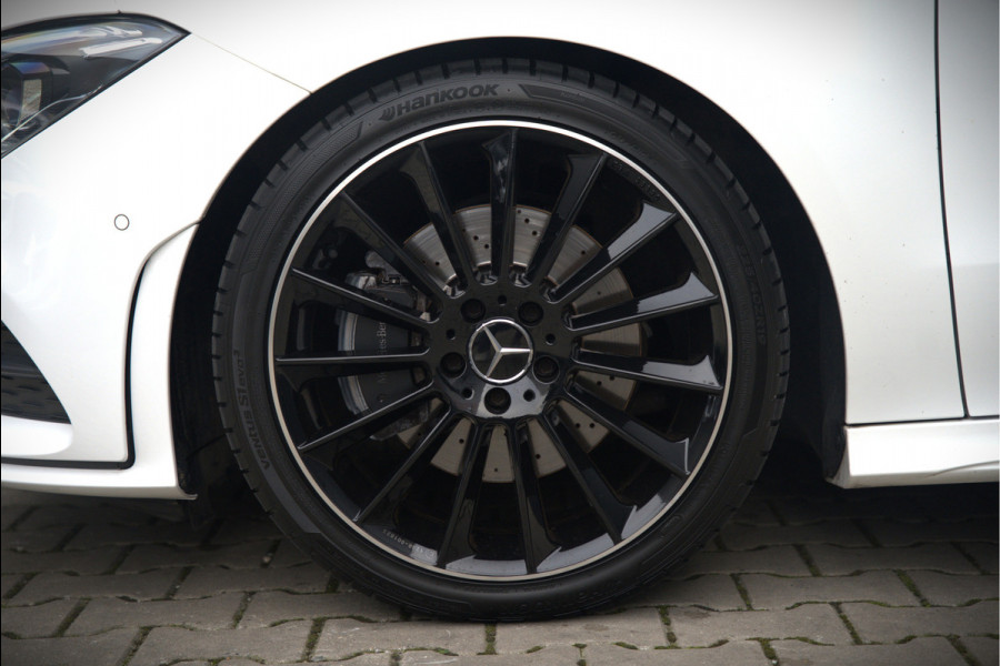 Mercedes-Benz CLA-Klasse 200 Business Solution AMG | Panoramadak | Stoelverwarming | Keyless | Memory Seats | Cruise Control | Ambiance verlichting | Camera | Parkeersensoren |