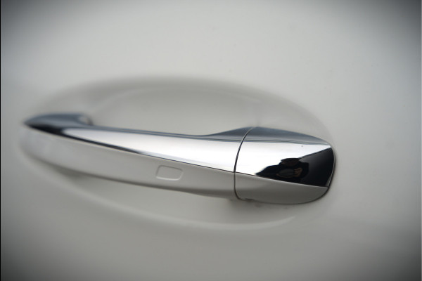 Mercedes-Benz CLA-Klasse 200 Business Solution AMG | Panoramadak | Stoelverwarming | Keyless | Memory Seats | Cruise Control | Ambiance verlichting | Camera | Parkeersensoren |