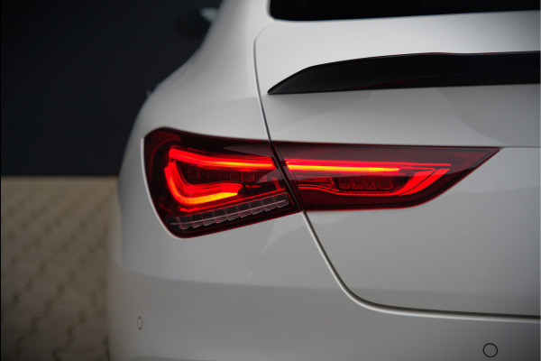 Mercedes-Benz CLA-Klasse 200 Business Solution AMG | Panoramadak | Stoelverwarming | Keyless | Memory Seats | Cruise Control | Ambiance verlichting | Camera | Parkeersensoren |