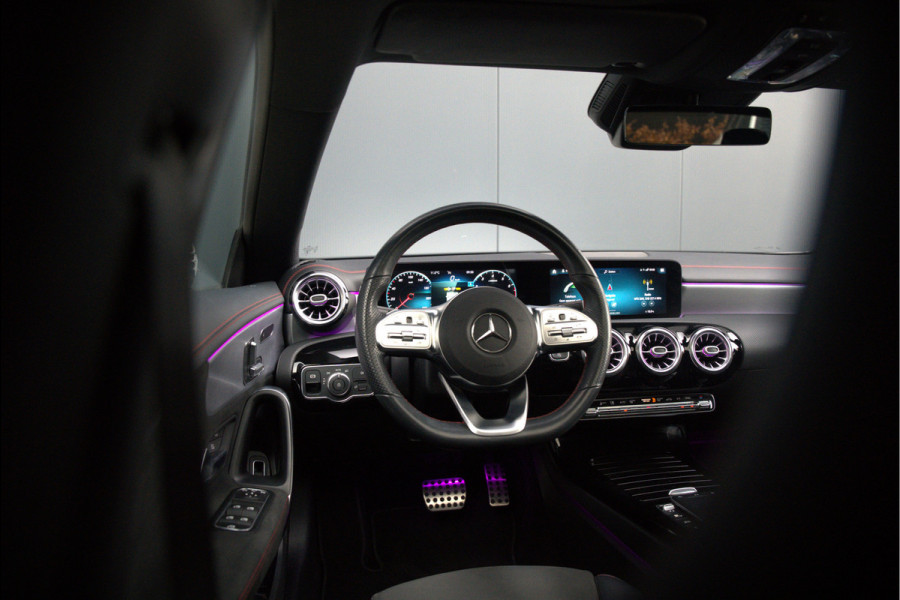 Mercedes-Benz CLA-Klasse 200 Business Solution AMG | Panoramadak | Stoelverwarming | Keyless | Memory Seats | Cruise Control | Ambiance verlichting | Camera | Parkeersensoren |