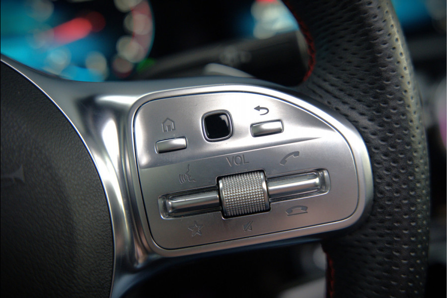 Mercedes-Benz CLA-Klasse 200 Business Solution AMG | Panoramadak | Stoelverwarming | Keyless | Memory Seats | Cruise Control | Ambiance verlichting | Camera | Parkeersensoren |