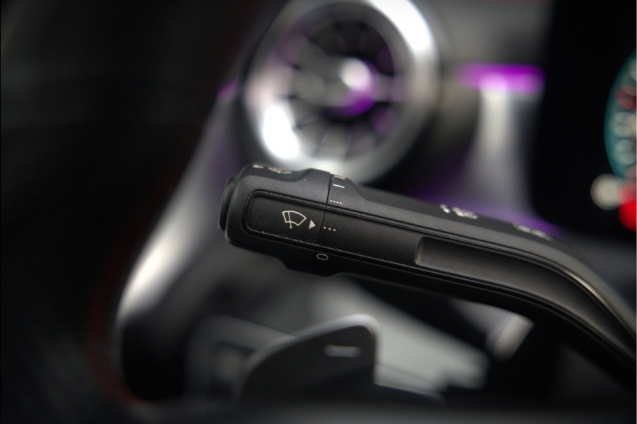 Mercedes-Benz CLA-Klasse 200 Business Solution AMG | Panoramadak | Stoelverwarming | Keyless | Memory Seats | Cruise Control | Ambiance verlichting | Camera | Parkeersensoren |