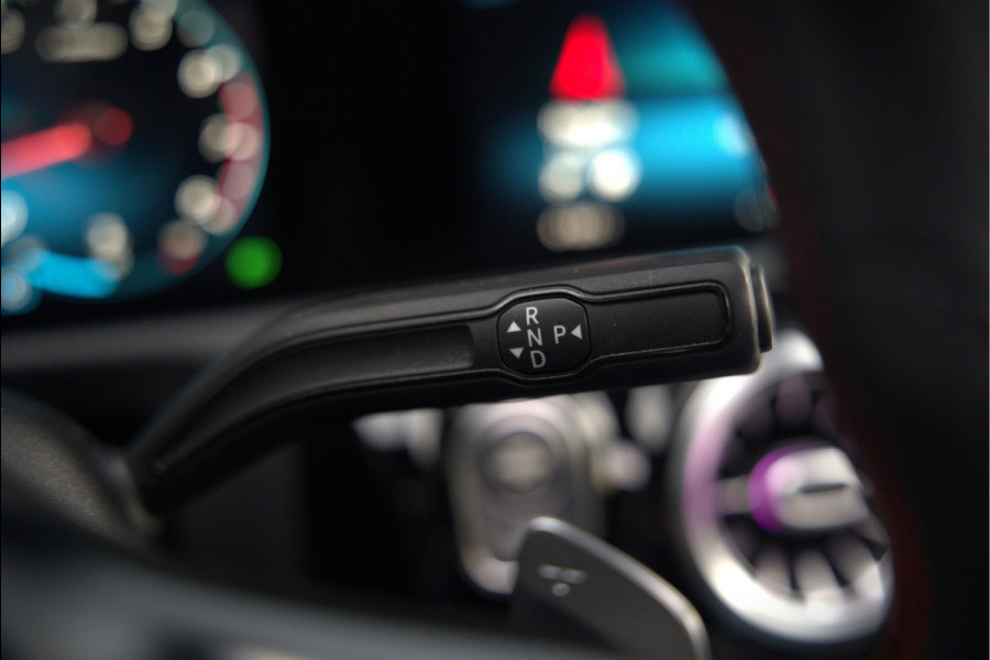 Mercedes-Benz CLA-Klasse 200 Business Solution AMG | Panoramadak | Stoelverwarming | Keyless | Memory Seats | Cruise Control | Ambiance verlichting | Camera | Parkeersensoren |