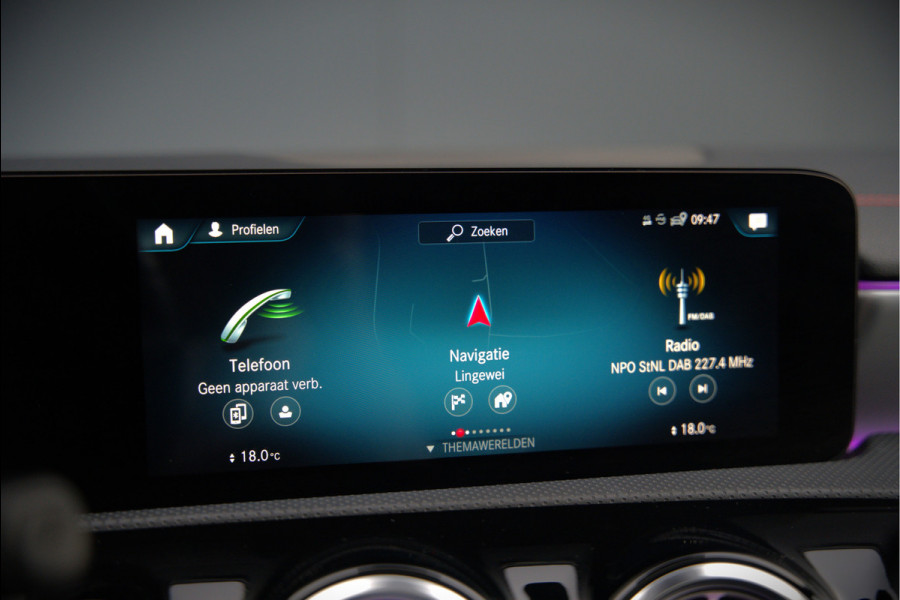 Mercedes-Benz CLA-Klasse 200 Business Solution AMG | Panoramadak | Stoelverwarming | Keyless | Memory Seats | Cruise Control | Ambiance verlichting | Camera | Parkeersensoren |