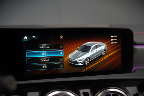 Mercedes-Benz CLA-Klasse 200 Business Solution AMG | Panoramadak | Stoelverwarming | Keyless | Memory Seats | Cruise Control | Ambiance verlichting | Camera | Parkeersensoren |