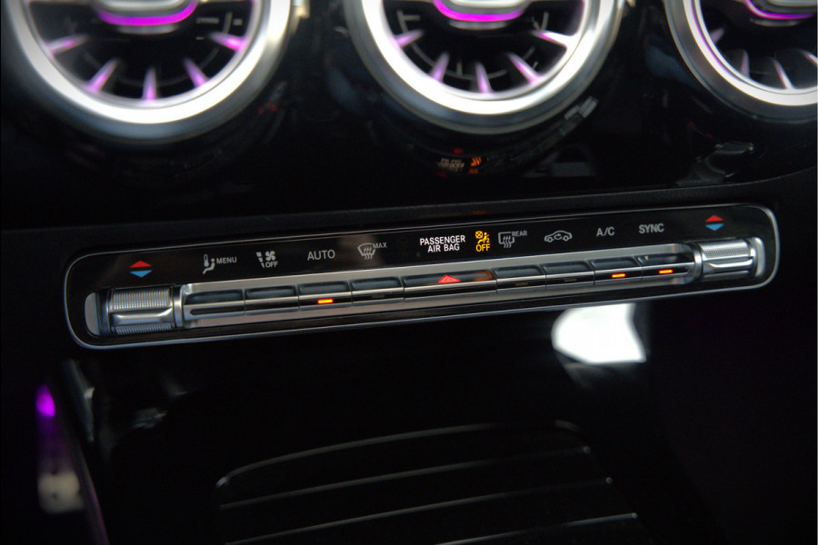 Mercedes-Benz CLA-Klasse 200 Business Solution AMG | Panoramadak | Stoelverwarming | Keyless | Memory Seats | Cruise Control | Ambiance verlichting | Camera | Parkeersensoren |