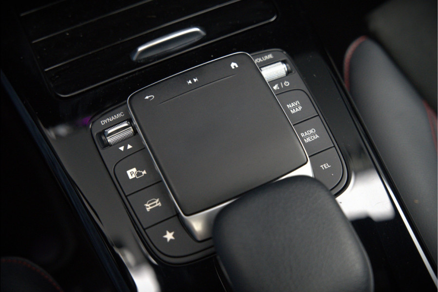 Mercedes-Benz CLA-Klasse 200 Business Solution AMG | Panoramadak | Stoelverwarming | Keyless | Memory Seats | Cruise Control | Ambiance verlichting | Camera | Parkeersensoren |