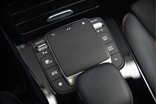 Mercedes-Benz CLA-Klasse 200 Business Solution AMG | Panoramadak | Stoelverwarming | Keyless | Memory Seats | Cruise Control | Ambiance verlichting | Camera | Parkeersensoren |