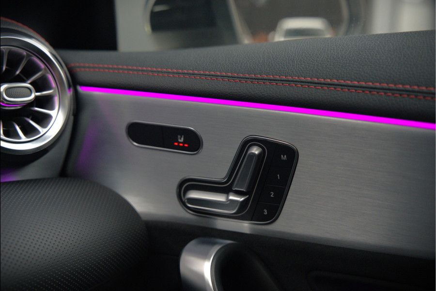 Mercedes-Benz CLA-Klasse 200 Business Solution AMG | Panoramadak | Stoelverwarming | Keyless | Memory Seats | Cruise Control | Ambiance verlichting | Camera | Parkeersensoren |