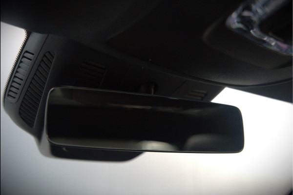 Mercedes-Benz CLA-Klasse 200 Business Solution AMG | Panoramadak | Stoelverwarming | Keyless | Memory Seats | Cruise Control | Ambiance verlichting | Camera | Parkeersensoren |