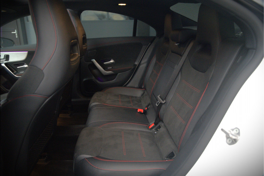 Mercedes-Benz CLA-Klasse 200 Business Solution AMG | Panoramadak | Stoelverwarming | Keyless | Memory Seats | Cruise Control | Ambiance verlichting | Camera | Parkeersensoren |