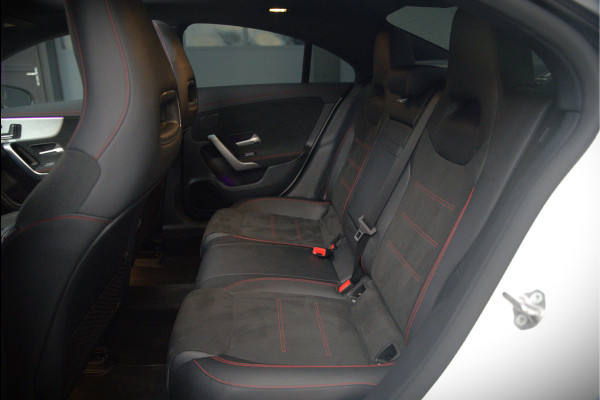 Mercedes-Benz CLA-Klasse 200 Business Solution AMG | Panoramadak | Stoelverwarming | Keyless | Memory Seats | Cruise Control | Ambiance verlichting | Camera | Parkeersensoren |