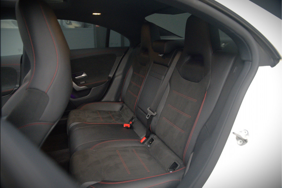 Mercedes-Benz CLA-Klasse 200 Business Solution AMG | Panoramadak | Stoelverwarming | Keyless | Memory Seats | Cruise Control | Ambiance verlichting | Camera | Parkeersensoren |