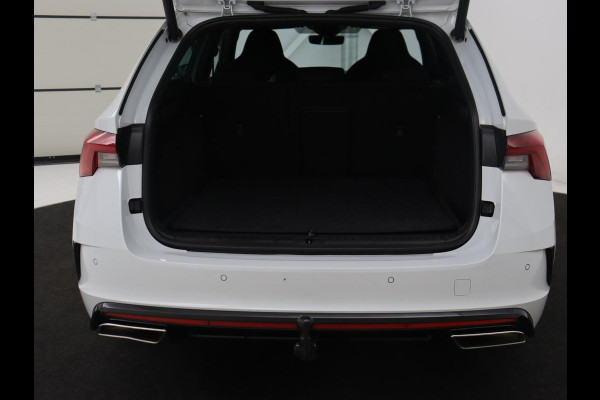 Škoda Octavia 2.0 TSI RS | 245pk | Trekhaak | Stoelverwarming | Adaptive cruise | Camera | Sfeerverlichting | Navigatie | Canton Sound | Sportstoelen | Virtual Cockpit | Full LED