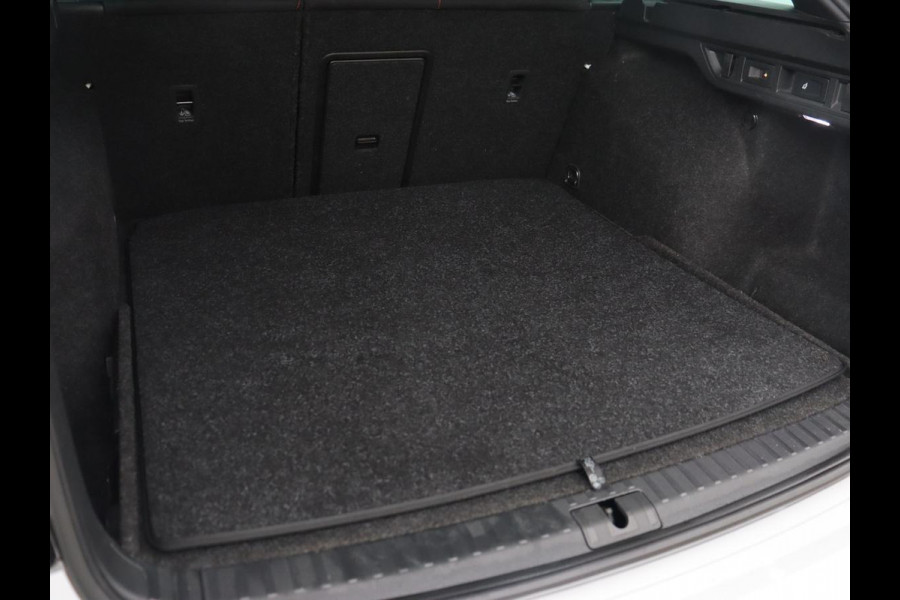 Škoda Octavia 2.0 TSI RS | 245pk | Trekhaak | Stoelverwarming | Adaptive cruise | Camera | Sfeerverlichting | Navigatie | Canton Sound | Sportstoelen | Virtual Cockpit | Full LED