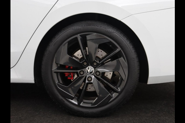 Škoda Octavia 2.0 TSI RS | 245pk | Trekhaak | Stoelverwarming | Adaptive cruise | Camera | Sfeerverlichting | Navigatie | Canton Sound | Sportstoelen | Virtual Cockpit | Full LED