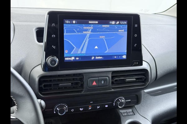 Peugeot Partner T 111PK BENZINE 3-Peroons Apple Carplay Android Auto Navi Airco Cruise Control Pdc DAB Regen-Lichtsensor Premium Euro 6 Betonplex Vloer Schuifdeur Achterdeuren Geen Gezeur met Millieuzones! Zeer compleet! Marge auto, dus er komt GEEN BTW bij !