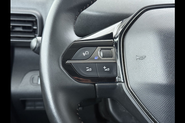 Peugeot Partner T 111PK BENZINE 3-Peroons Apple Carplay Android Auto Navi Airco Cruise Control Pdc DAB Regen-Lichtsensor Premium Euro 6 Betonplex Vloer Schuifdeur Achterdeuren Geen Gezeur met Millieuzones! Zeer compleet! Marge auto, dus er komt GEEN BTW bij !