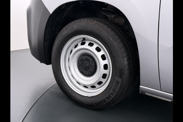 Peugeot Partner T 111PK BENZINE 3-Peroons Apple Carplay Android Auto Navi Airco Cruise Control Pdc DAB Regen-Lichtsensor Premium Euro 6 Betonplex Vloer Schuifdeur Achterdeuren Geen Gezeur met Millieuzones! Zeer compleet! Marge auto, dus er komt GEEN BTW bij !