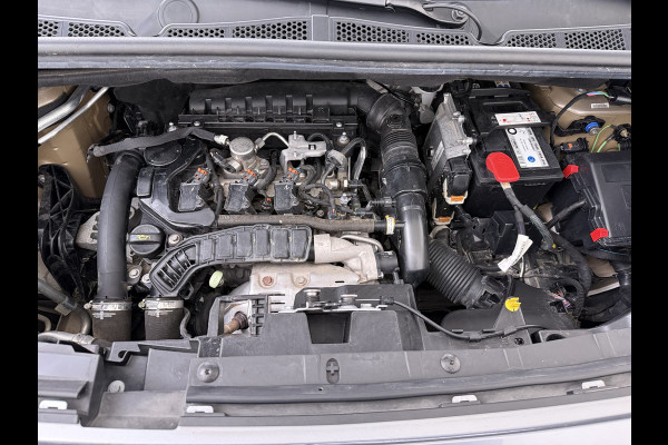 Peugeot Partner T 111PK BENZINE 3-Peroons Apple Carplay Android Auto Navi Airco Cruise Control Pdc DAB Regen-Lichtsensor Premium Euro 6 Betonplex Vloer Schuifdeur Achterdeuren Geen Gezeur met Millieuzones! Zeer compleet! Marge auto, dus er komt GEEN BTW bij !