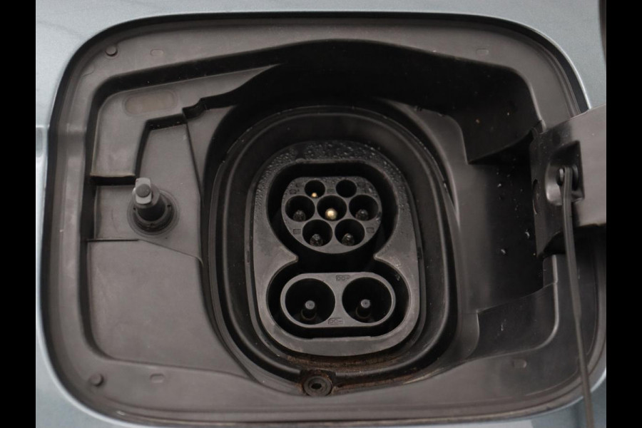 Škoda ENYAQ iV 80 | Warmtepomp | Trekhaak | Matrix LED | Adaptive cruise | Keyless | Camera | Half leder | Stuurverwarming | Memory | Navigatie | Climate control | Dodehoek detectie | Getint glas