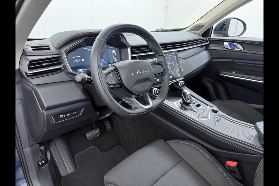 Lynk & Co 01**Gereserveerd** PHEV AUT-7 261pk Pano-Schuifdak Lmv 20" 360°Camera Apple Carplay Android Auto Adap.Cruise Navi Pdc Ecc Keyless Led Plug-In Hybri Elek.Memory.Stoel File assistent Dodehoek detector Elektrisch bedienbare achterklep Rijstrooksensor Wifi Verkeersbord detectie 425Nm koppel 3,7kw laadvermogen  1800kg Trekvermogen 1e Eigenaar Origineel Nederlandse auto!