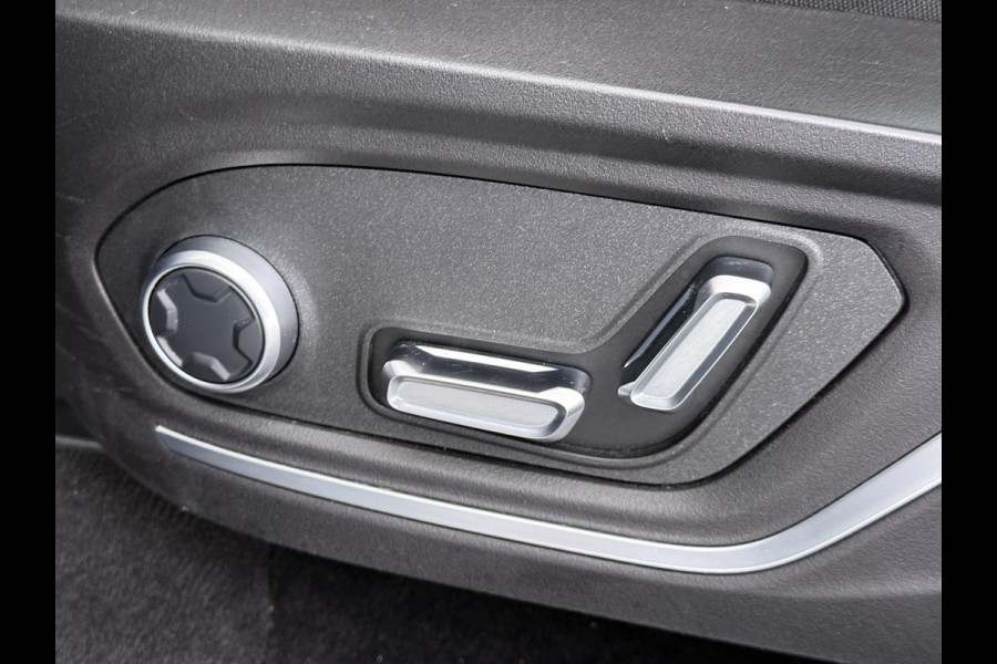 Lynk & Co 01**Gereserveerd** PHEV AUT-7 261pk Pano-Schuifdak Lmv 20" 360°Camera Apple Carplay Android Auto Adap.Cruise Navi Pdc Ecc Keyless Led Plug-In Hybri Elek.Memory.Stoel File assistent Dodehoek detector Elektrisch bedienbare achterklep Rijstrooksensor Wifi Verkeersbord detectie 425Nm koppel 3,7kw laadvermogen  1800kg Trekvermogen 1e Eigenaar Origineel Nederlandse auto!