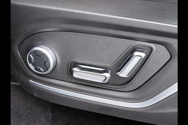 Lynk & Co 01**Gereserveerd** PHEV AUT-7 261pk Pano-Schuifdak Lmv 20" 360°Camera Apple Carplay Android Auto Adap.Cruise Navi Pdc Ecc Keyless Led Plug-In Hybri Elek.Memory.Stoel File assistent Dodehoek detector Elektrisch bedienbare achterklep Rijstrooksensor Wifi Verkeersbord detectie 425Nm koppel 3,7kw laadvermogen  1800kg Trekvermogen 1e Eigenaar Origineel Nederlandse auto!