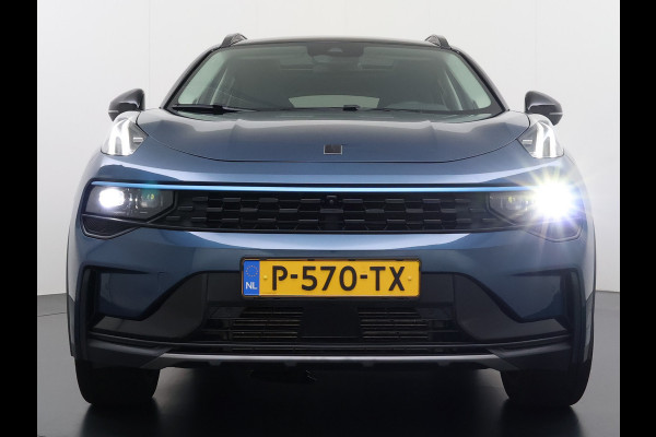 Lynk & Co 01**Gereserveerd** PHEV AUT-7 261pk Pano-Schuifdak Lmv 20" 360°Camera Apple Carplay Android Auto Adap.Cruise Navi Pdc Ecc Keyless Led Plug-In Hybri Elek.Memory.Stoel File assistent Dodehoek detector Elektrisch bedienbare achterklep Rijstrooksensor Wifi Verkeersbord detectie 425Nm koppel 3,7kw laadvermogen  1800kg Trekvermogen 1e Eigenaar Origineel Nederlandse auto!