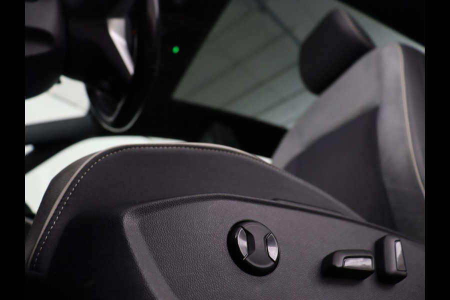 Volkswagen ID.3 First Max 58 kWh | Panoramadak | Head-Up | Stoelverwarming | Massage | Matrix LED | Adaptive cruise | 20'' | Keyless | Navigatie | Dodehoek detectie | Sfeerverlichting