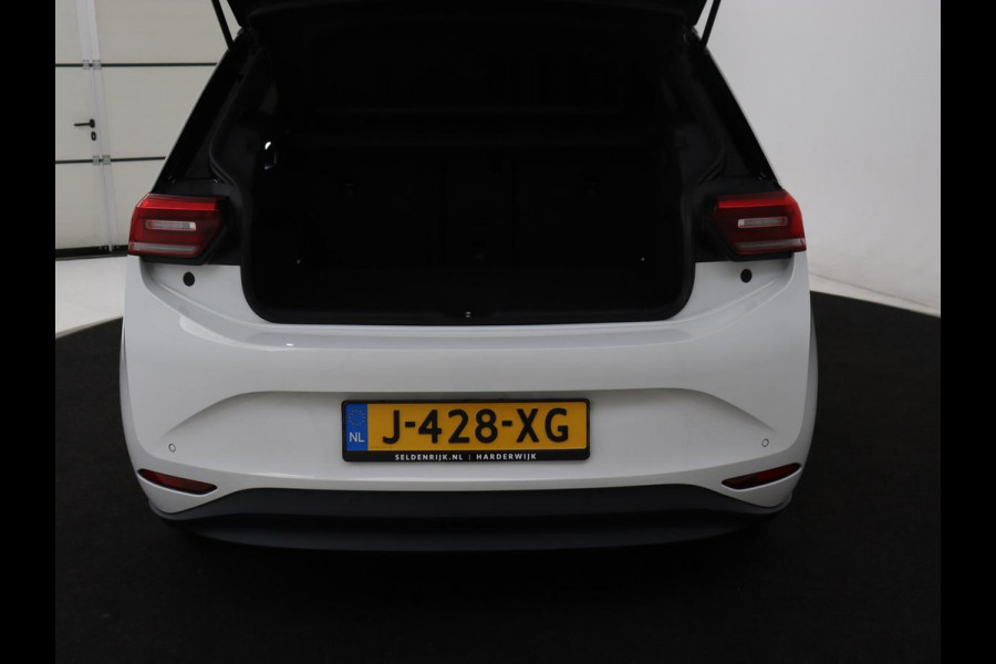 Volkswagen ID.3 First Max 58 kWh | Panoramadak | Head-Up | Stoelverwarming | Massage | Matrix LED | Adaptive cruise | 20'' | Keyless | Navigatie | Dodehoek detectie | Sfeerverlichting