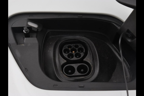 Volkswagen ID.3 First Max 58 kWh | Panoramadak | Head-Up | Stoelverwarming | Massage | Matrix LED | Adaptive cruise | 20'' | Keyless | Navigatie | Dodehoek detectie | Sfeerverlichting