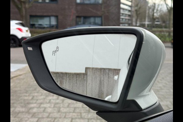 Seat Arona 1.0 TSI Style Business Intense | Carplay | Camera | Adaptieve cruise control | Dodehoek spiegels