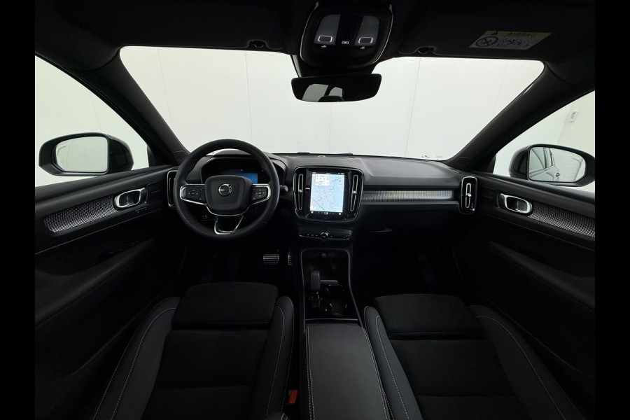 Volvo XC40 232pk *gereserveerd* Recharge Pro 70KwH Pano-Dak SOH 95% Adaptive-Cruise 20" Elektr.-Leer/Alcantara+Verwarmd+Memory Warmtepomp H Led Elek.Achterklep Keyless Full Led Origineel NLse auto! € 54.000,- nieuw. 1e Eigenaar Origineel Nederlandse Auto Dealeronderhouden 1.500KG -Trekvermogen