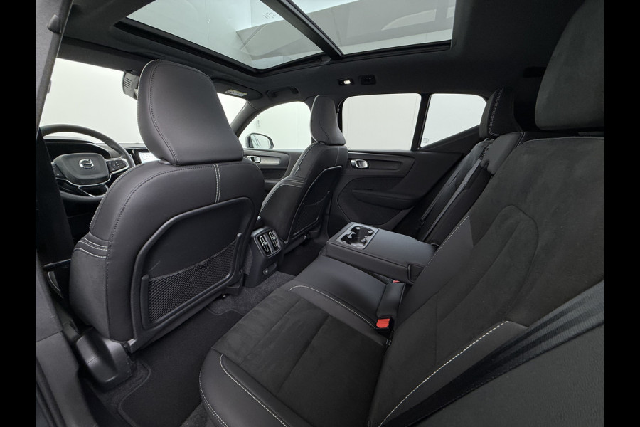 Volvo XC40 232pk *gereserveerd* Recharge Pro 70KwH Pano-Dak SOH 95% Adaptive-Cruise 20" Elektr.-Leer/Alcantara+Verwarmd+Memory Warmtepomp H Led Elek.Achterklep Keyless Full Led Origineel NLse auto! € 54.000,- nieuw. 1e Eigenaar Origineel Nederlandse Auto Dealeronderhouden 1.500KG -Trekvermogen