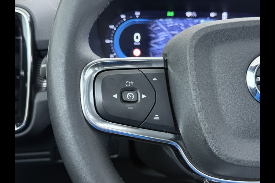 Volvo XC40 232pk *gereserveerd* Recharge Pro 70KwH Pano-Dak SOH 95% Adaptive-Cruise 20" Elektr.-Leer/Alcantara+Verwarmd+Memory Warmtepomp H Led Elek.Achterklep Keyless Full Led Origineel NLse auto! € 54.000,- nieuw. 1e Eigenaar Origineel Nederlandse Auto Dealeronderhouden 1.500KG -Trekvermogen
