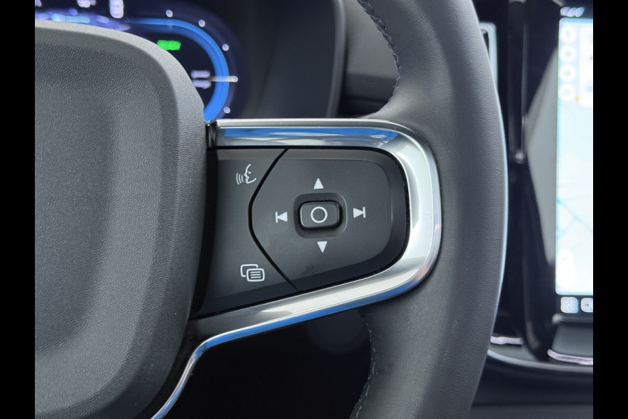 Volvo XC40 232pk *gereserveerd* Recharge Pro 70KwH Pano-Dak SOH 95% Adaptive-Cruise 20" Elektr.-Leer/Alcantara+Verwarmd+Memory Warmtepomp H Led Elek.Achterklep Keyless Full Led Origineel NLse auto! € 54.000,- nieuw. 1e Eigenaar Origineel Nederlandse Auto Dealeronderhouden 1.500KG -Trekvermogen
