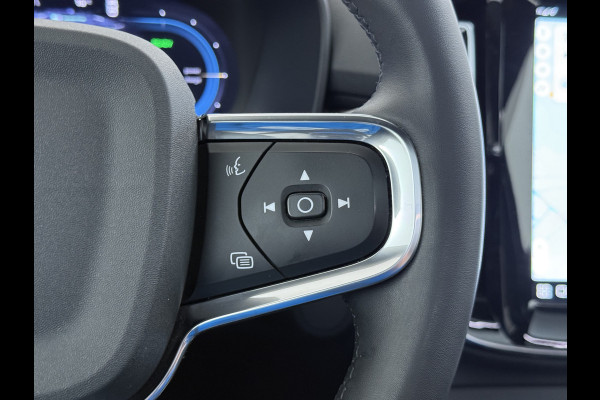 Volvo XC40 232pk *gereserveerd* Recharge Pro 70KwH Pano-Dak SOH 95% Adaptive-Cruise 20" Elektr.-Leer/Alcantara+Verwarmd+Memory Warmtepomp H Led Elek.Achterklep Keyless Full Led Origineel NLse auto! € 54.000,- nieuw. 1e Eigenaar Origineel Nederlandse Auto Dealeronderhouden 1.500KG -Trekvermogen