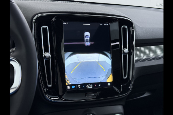 Volvo XC40 232pk *gereserveerd* Recharge Pro 70KwH Pano-Dak SOH 95% Adaptive-Cruise 20" Elektr.-Leer/Alcantara+Verwarmd+Memory Warmtepomp H Led Elek.Achterklep Keyless Full Led Origineel NLse auto! € 54.000,- nieuw. 1e Eigenaar Origineel Nederlandse Auto Dealeronderhouden 1.500KG -Trekvermogen