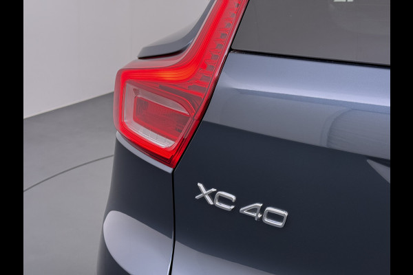 Volvo XC40 232pk *gereserveerd* Recharge Pro 70KwH Pano-Dak SOH 95% Adaptive-Cruise 20" Elektr.-Leer/Alcantara+Verwarmd+Memory Warmtepomp H Led Elek.Achterklep Keyless Full Led Origineel NLse auto! € 54.000,- nieuw. 1e Eigenaar Origineel Nederlandse Auto Dealeronderhouden 1.500KG -Trekvermogen