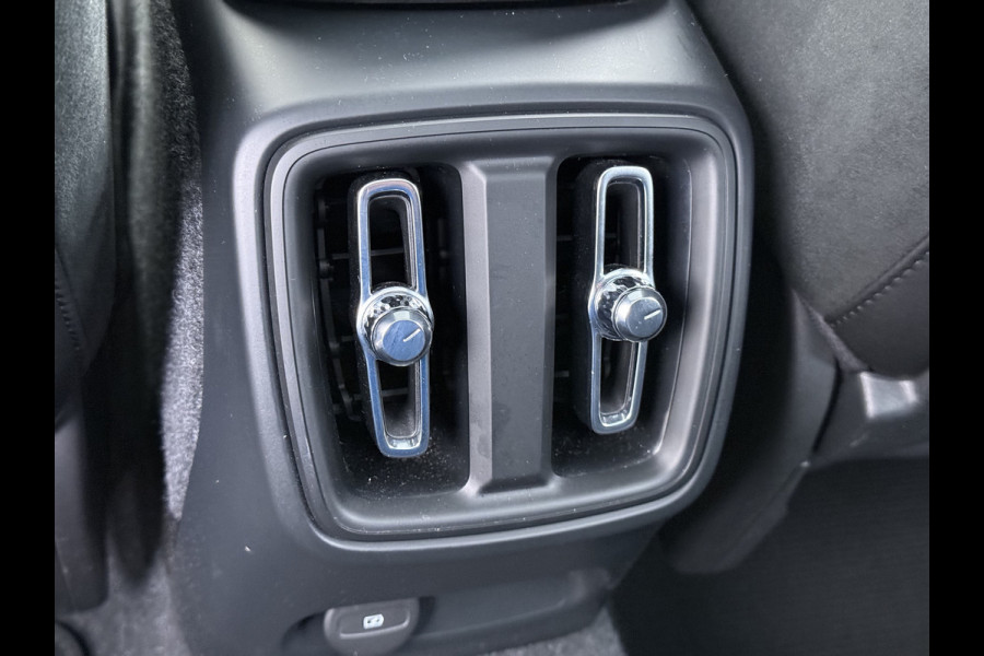 Volvo XC40 232pk *gereserveerd* Recharge Pro 70KwH Pano-Dak SOH 95% Adaptive-Cruise 20" Elektr.-Leer/Alcantara+Verwarmd+Memory Warmtepomp H Led Elek.Achterklep Keyless Full Led Origineel NLse auto! € 54.000,- nieuw. 1e Eigenaar Origineel Nederlandse Auto Dealeronderhouden 1.500KG -Trekvermogen