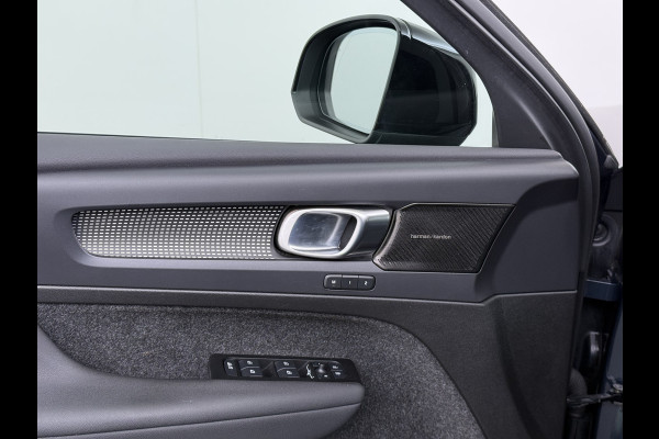 Volvo XC40 232pk *gereserveerd* Recharge Pro 70KwH Pano-Dak SOH 95% Adaptive-Cruise 20" Elektr.-Leer/Alcantara+Verwarmd+Memory Warmtepomp H Led Elek.Achterklep Keyless Full Led Origineel NLse auto! € 54.000,- nieuw. 1e Eigenaar Origineel Nederlandse Auto Dealeronderhouden 1.500KG -Trekvermogen