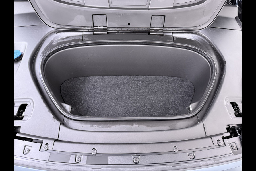 Volvo XC40 232pk *gereserveerd* Recharge Pro 70KwH Pano-Dak SOH 95% Adaptive-Cruise 20" Elektr.-Leer/Alcantara+Verwarmd+Memory Warmtepomp H Led Elek.Achterklep Keyless Full Led Origineel NLse auto! € 54.000,- nieuw. 1e Eigenaar Origineel Nederlandse Auto Dealeronderhouden 1.500KG -Trekvermogen